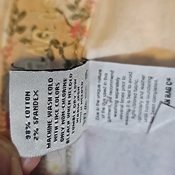 3/$25 American Rag Size 5 27 High Rise Mom Short Pink Floral Print - Picture 5 of 5